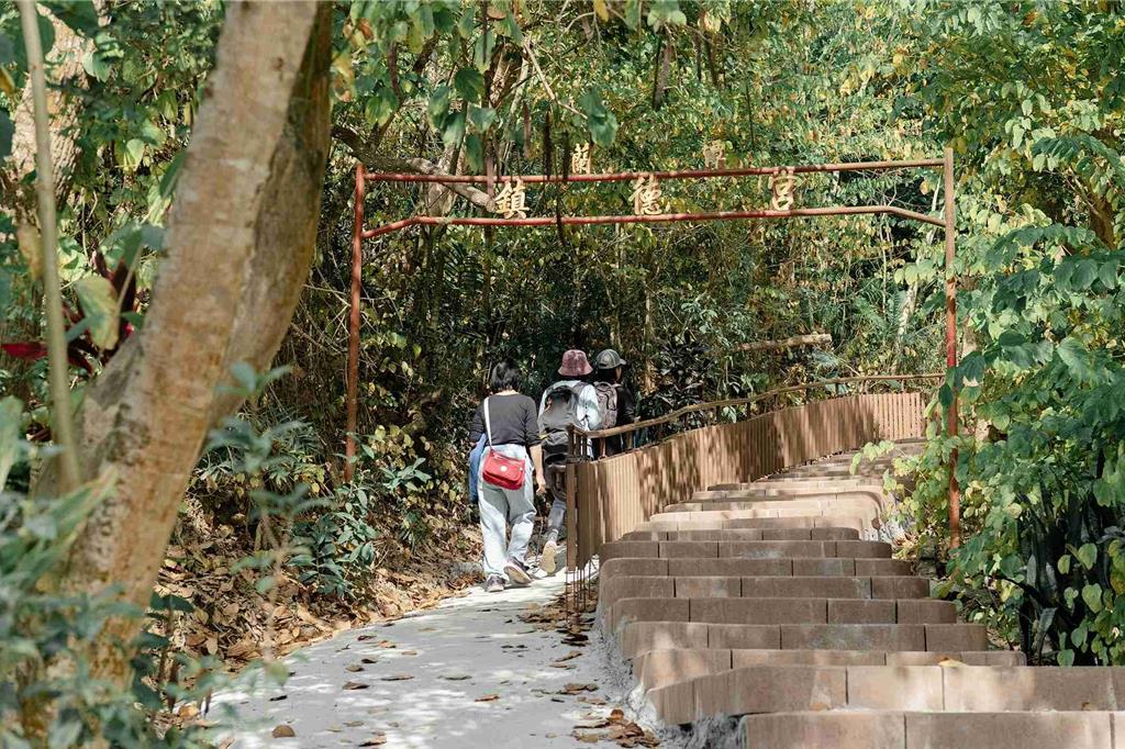 好漢坡共設置323階，增加防滑力，設計也更親民。(嘉義市政府提供／呂妍庭嘉義傳真)