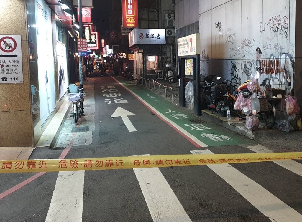 快訊》別抽菸!林森北路驚傳瓦漏 消防封鎖佈水線警戒