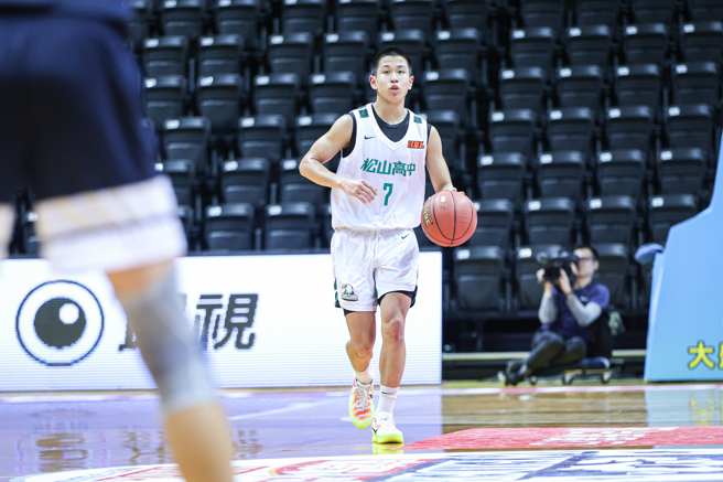 松山高中潘彥銘5日繳出16分、12籃板、11助攻「大三元」數據，助隊99比89擊敗彰縣成功高中。（高中體總提供）