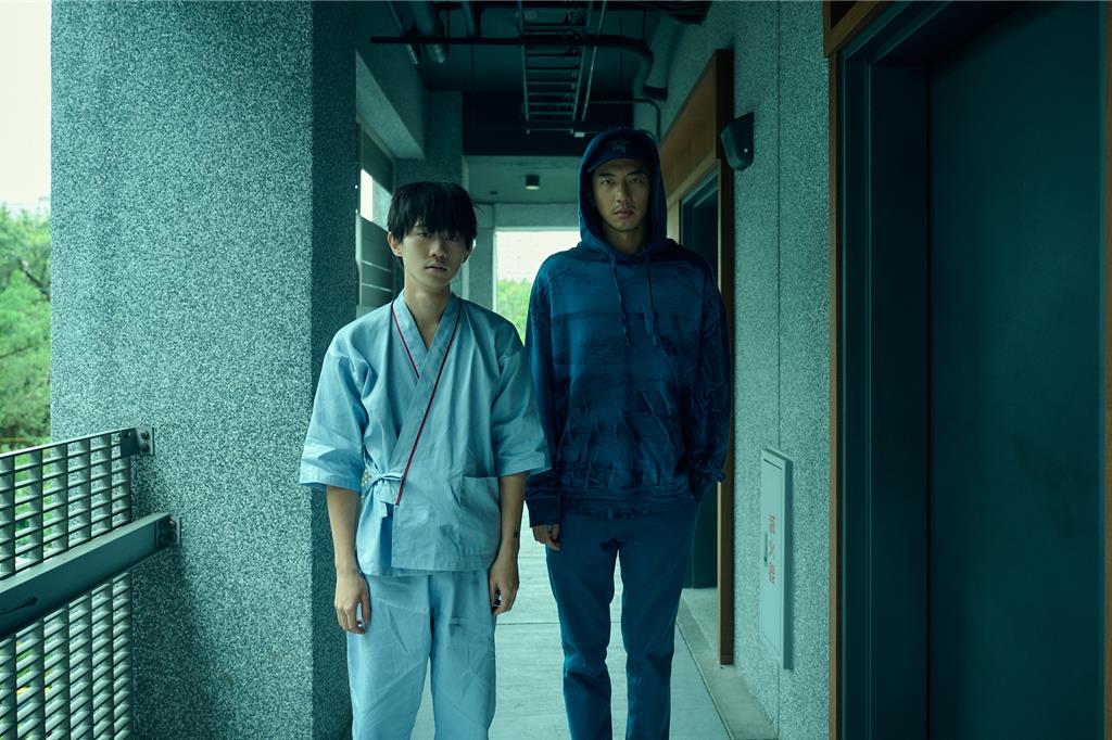 金鐘新人姜典「借屍還魂」追凶!下載死者生前最後記憶