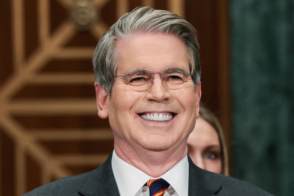 貝森特暢談經濟謀略「美元武器」砸爛伊朗經濟 引爆全國示威