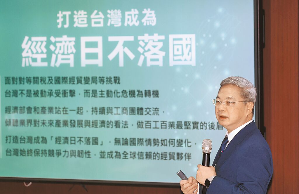 經濟部長龔明鑫5日首度證實，已延期過一次，預計2026年需達到的綠電2成目標，時程上可能要再往後延。（黃世麒攝）