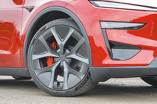 Tesla Model Y Performance 主動式懸吊系統介紹