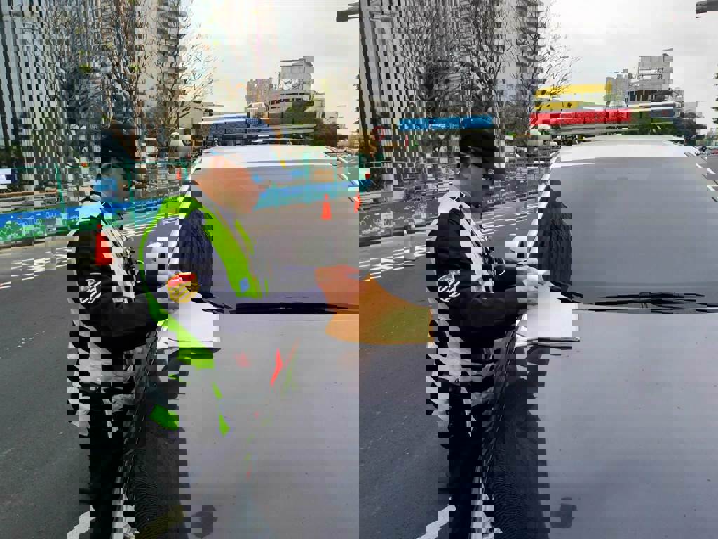 過年停黃線挨罰900!他喊「別車沒罰」不公平 反多噴300元