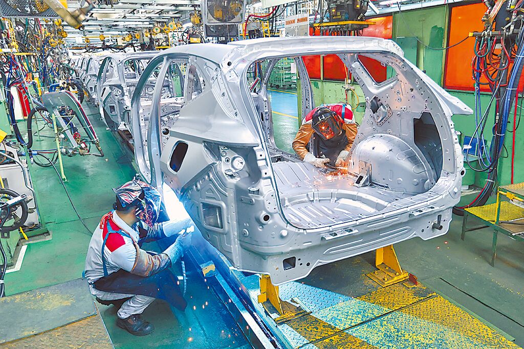 2月車市2.2萬輛年減近2成!過年+美車進口關稅影響發酵