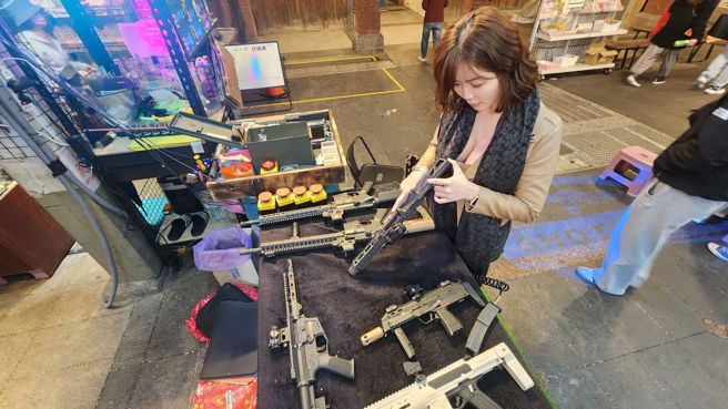 士林夜市人潮減煺！「E級辣闆娘」斜槓人生挑戰多職生存 Saga