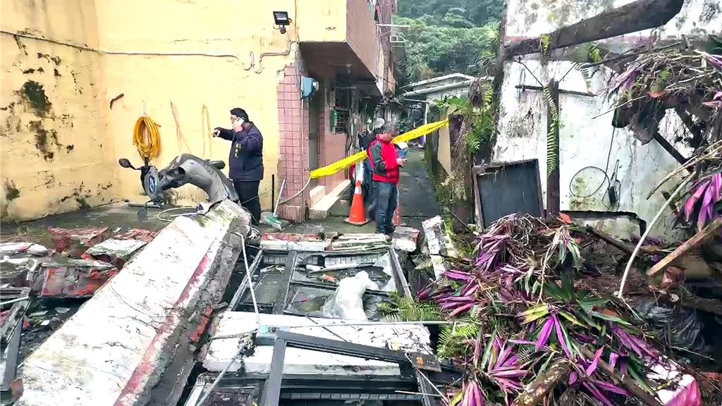 基隆信義區老屋倒塌壓毀機車 市府會勘後將拆除並追償