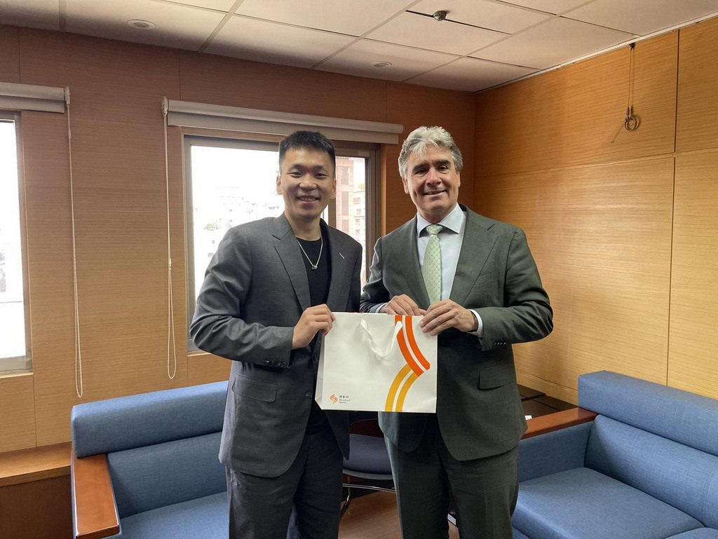 李洋會見浦樂施代表 用「橘色精神」深化臺荷運動外交合作