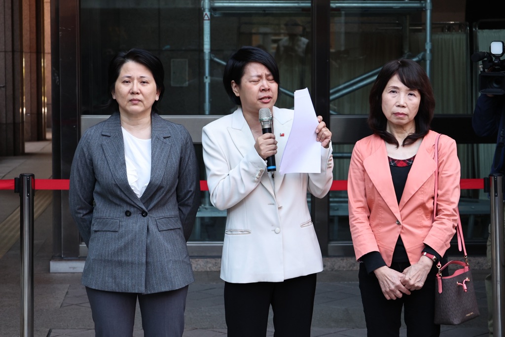 註銷大陸戶籍時間對不上? 李貞秀親赴陸委會授權放棄國籍遭退件