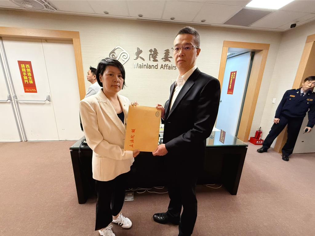 陸委會拒「代除國籍」 李貞秀:梁文傑忘了自己是副主委?