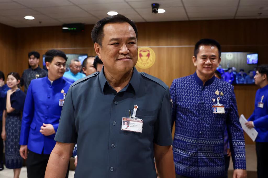 愛情事業雙豐收 泰看守總理阿努廷與小20歲女友結婚