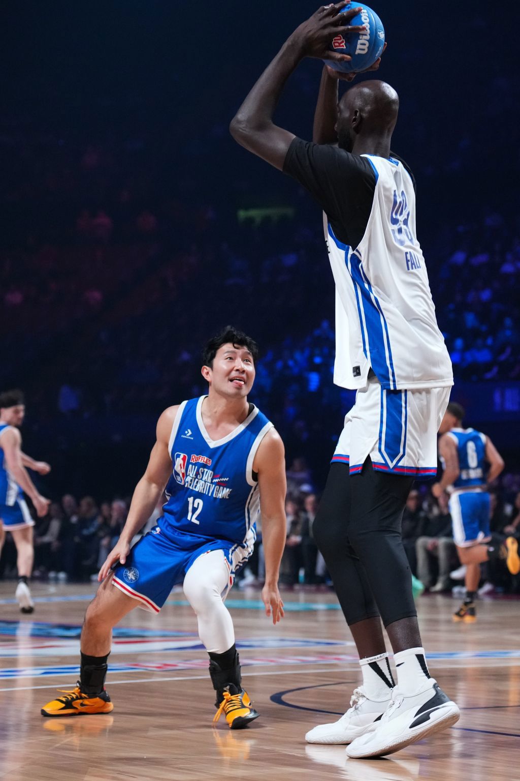 NBA》這樣真的公平?229公分中鋒法爾打名人賽虐爆全場