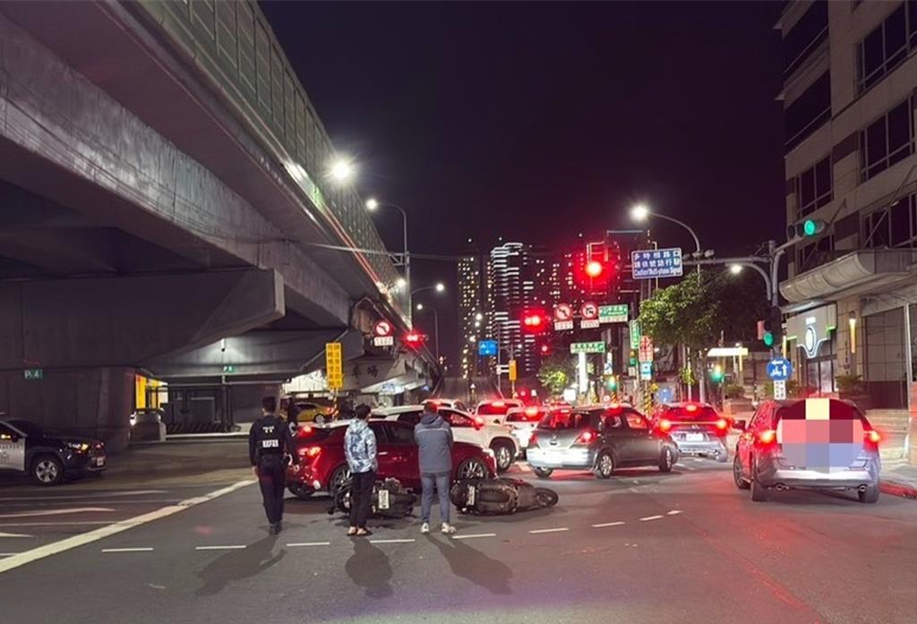 新莊大漢橋下機車擦撞!廚師酒駕又無照上路 最高恐罰逾13萬元