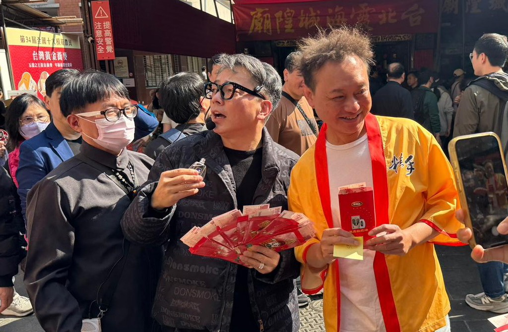 紅包沾1物財源廣進!詹惟中上街親示範:財神爺不喜歡昏沉的人