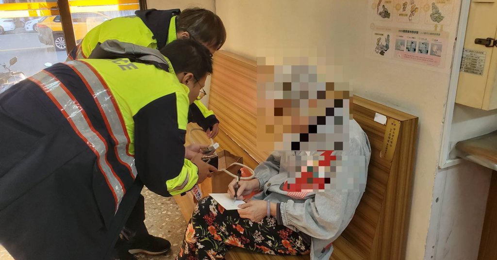 寒風中最暖守護!藥袋成關鍵線索 暖警循線助迷途婦返家