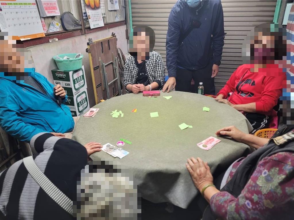 屏東民宅開「四色牌」賭場 負責人7旬老婦過年前遭逮