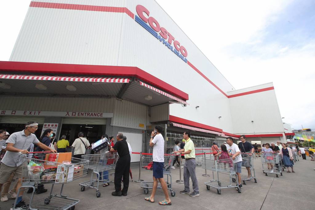 好市多搶節日商機!玫瑰、百合超甜價 一票人讚便宜