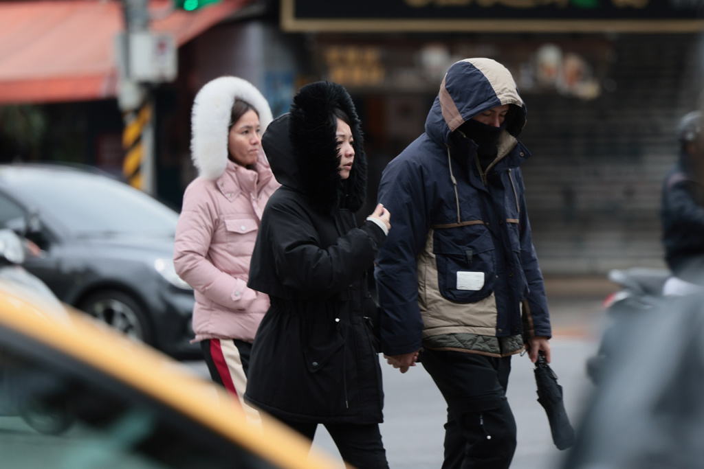 天氣》北台灣變天!除夕探15度 春節雨區變化一次看