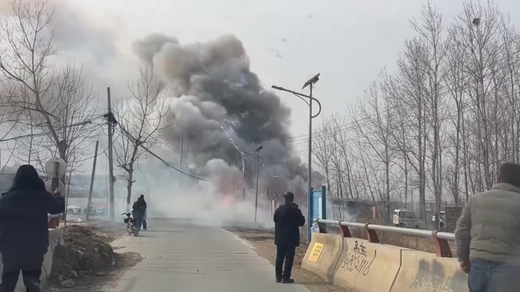 小年夜放鞭炮出事了!江蘇煙火店炸成廢墟 釀8死2傷