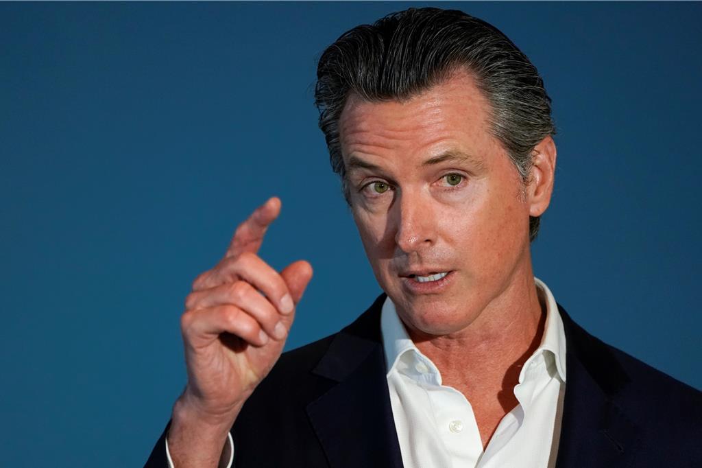 批川普向石油下跪 加州州長紐森辦公室:把美國未來賣給中國