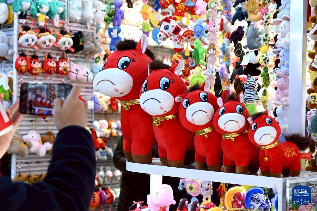 「哭哭馬」縫壞意外爆紅 反映陸苦悶情緒