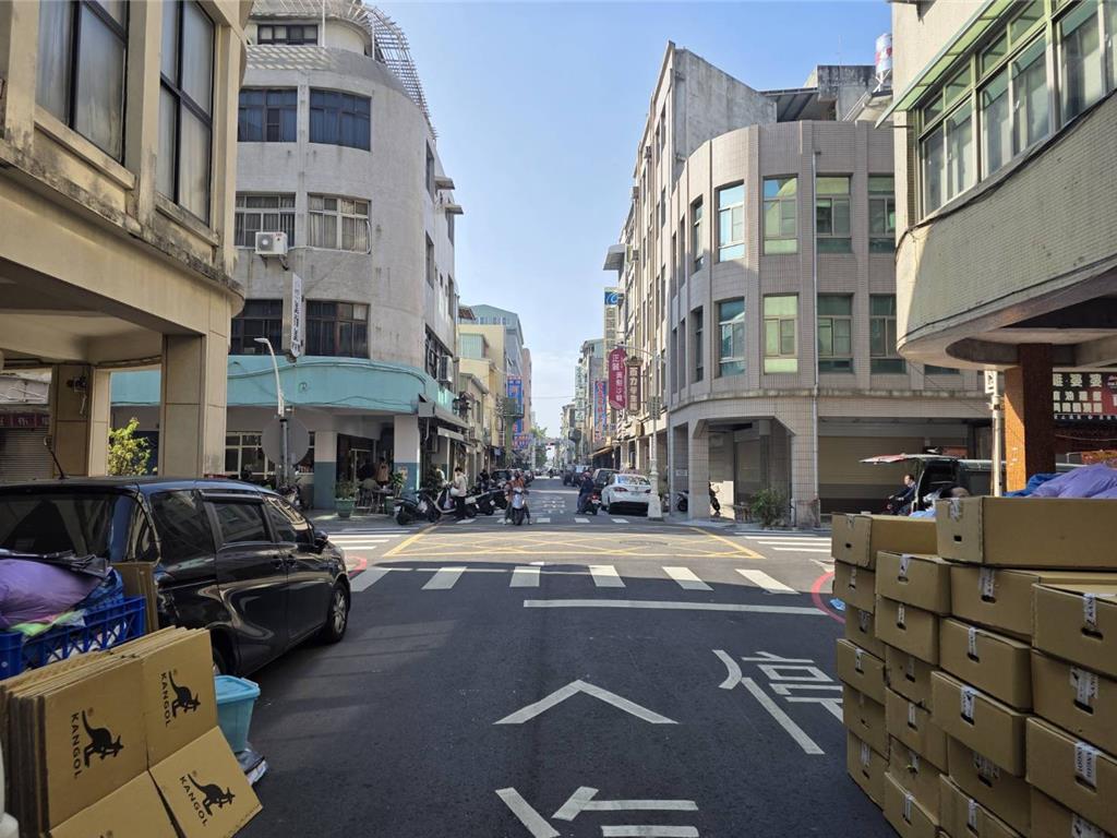 以為搶到鹽埕新樂街攤位 9攤商未開張先噴6萬元