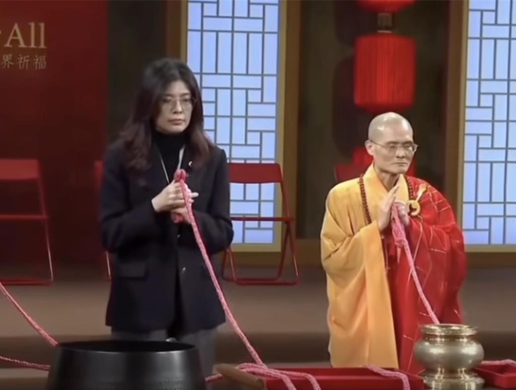 法鼓山撞鐘儀式紅繩劇烈抖動 鄭麗文:感受到神明感召