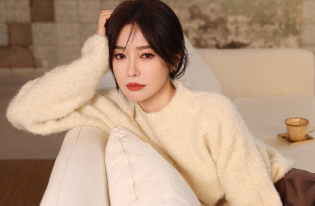 46歲女星凸肚被拍!一見鏡頭「秒吸收腹」驚人對比曝