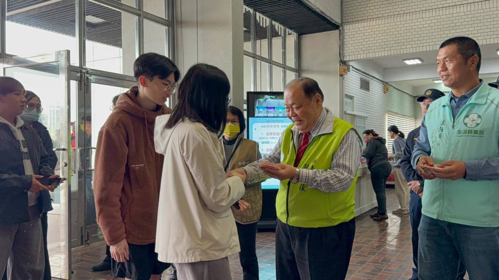 局處首長都在...陳光復跌倒怎會如此嚴重?粉專PO當下照:太突然沒人拉