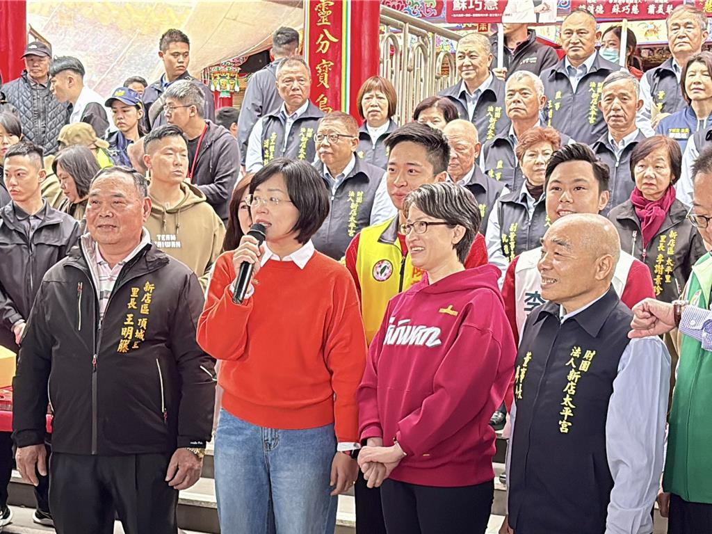 蕭美琴赴新店太平宮參香 綠新北市長參選人為陳光復祈福