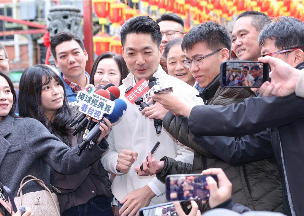 與川伯嗨唱KTV掀話題 蔣萬安走春再獨秀《連杯酒》