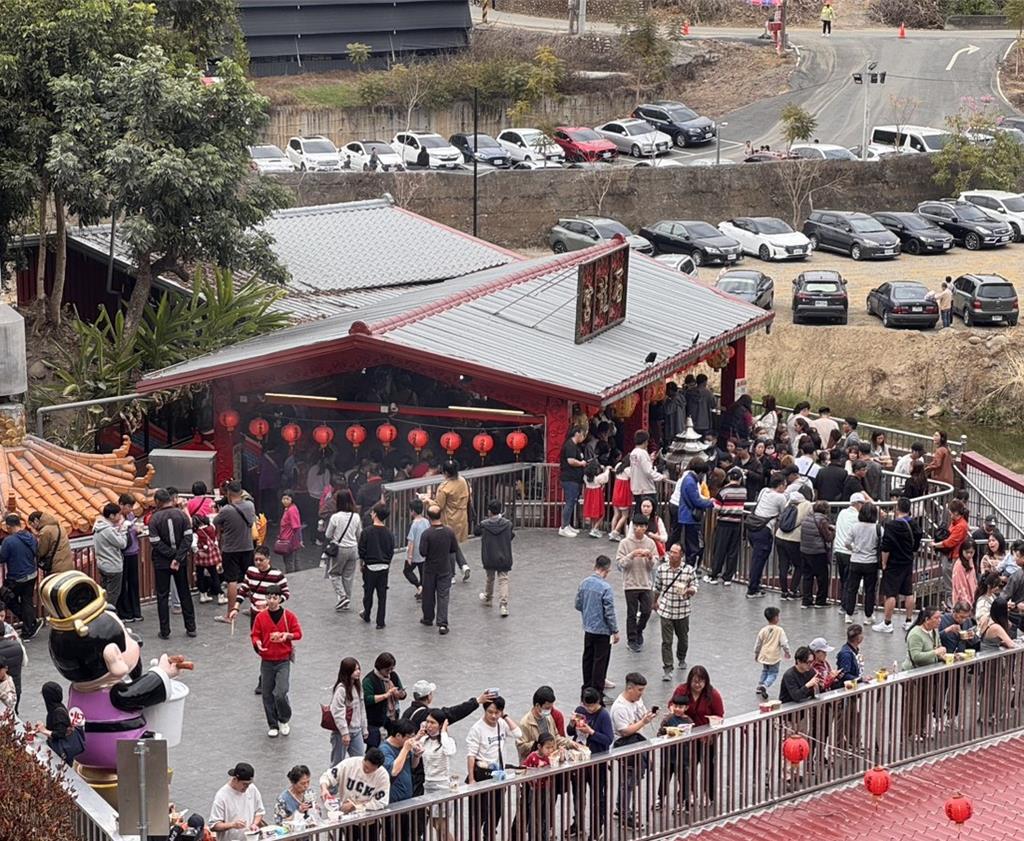 泡麵土地公廟春節首發「馬上暴富」紅包 9天估吸15萬人參拜