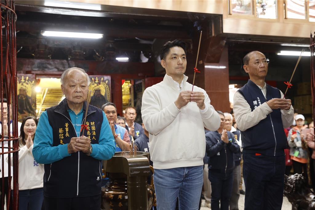 台北》初二走春馬不停蹄 蔣萬安贈「馬上有錢 」發財金、宣示士北發展願景