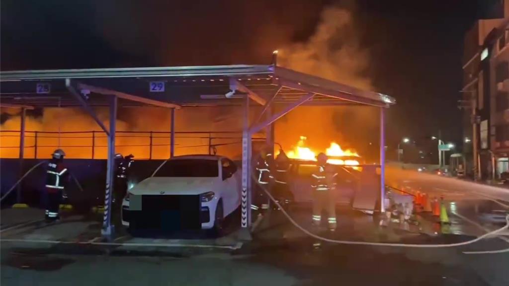 台南流當車庫大火! 狠燒360多輛汽機車付之一炬