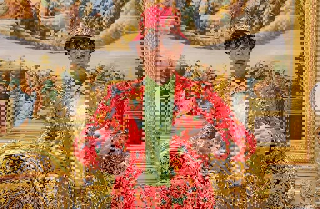 吊車大王身家百億「過年席開5桌」 飯後豪送紅包、刮刮樂