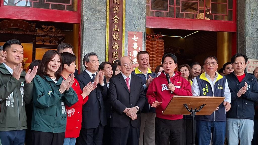賴清德香山財神廟發福袋 籲支持國防預算:家裡賺錢也會找保全