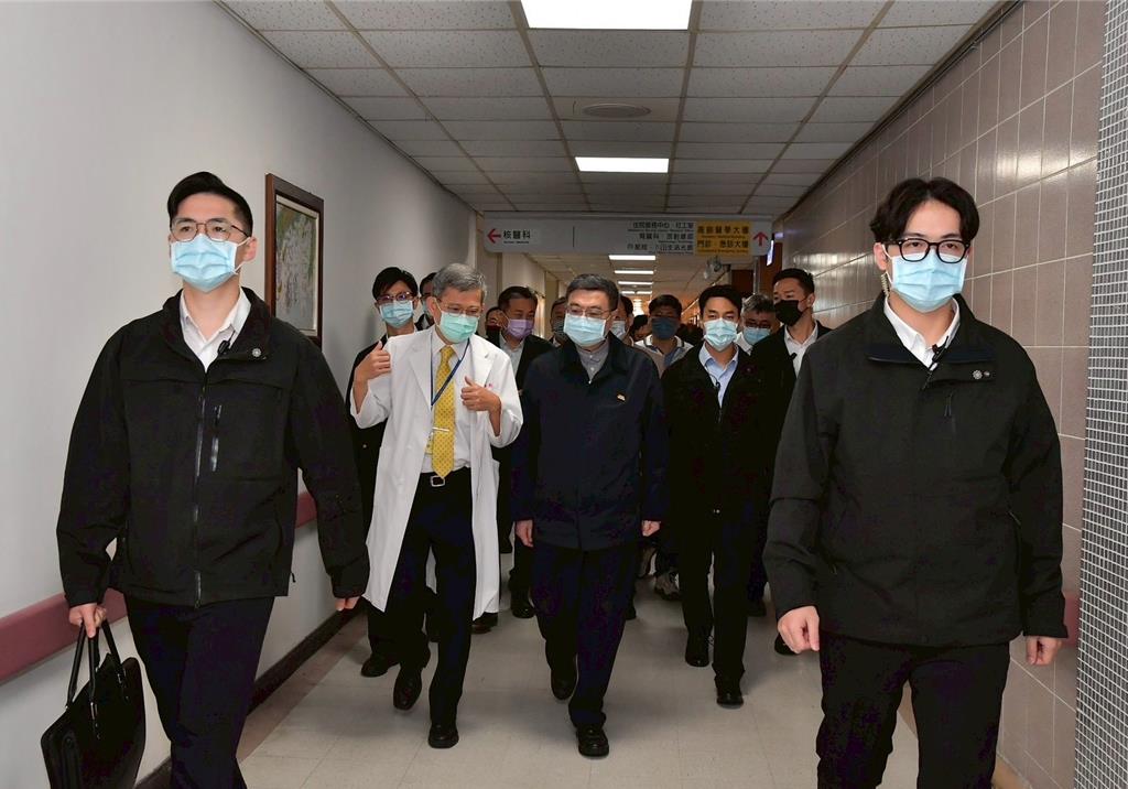 探視陳光復 卓榮泰對高雄榮總下達一指令