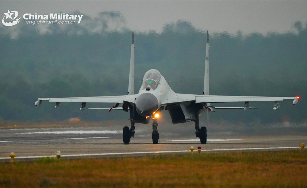 陸罕見殲-11BSH長程戰機現蹤 台海南海練功