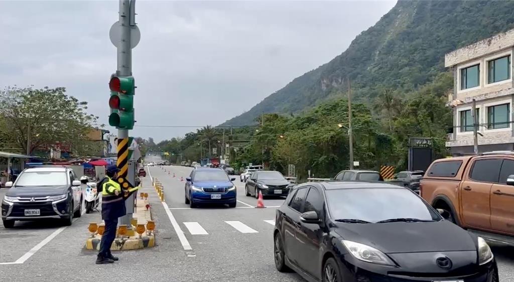 蘇花路廊湧現收假北返車潮 南澳至崇德恐壅塞