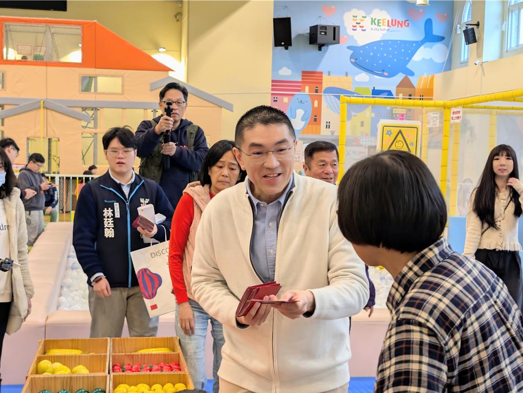 春節視察室內兒童樂園 謝國樑:讓孩子充分放電