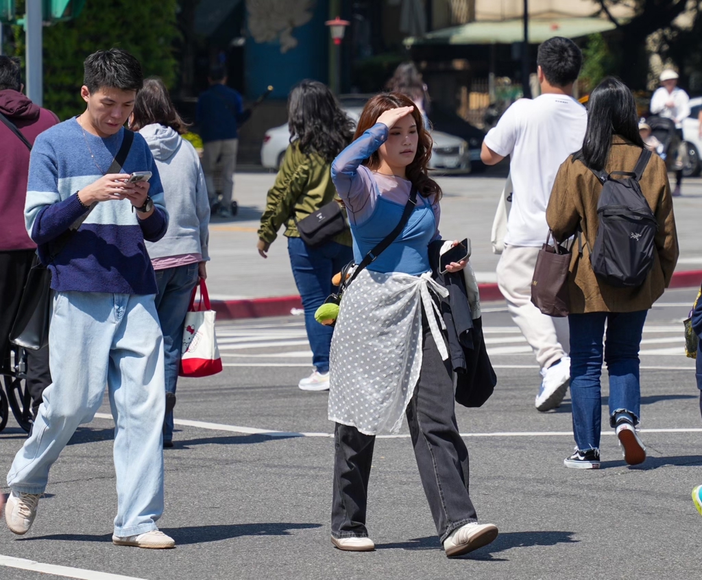 天氣》大回暖連熱4天 228連假可能全台有雨