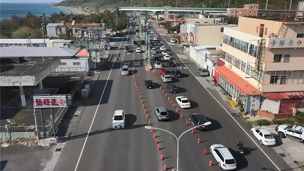 初四下午現北上車潮 屏警啟動台1線最長雙點北上調撥車道