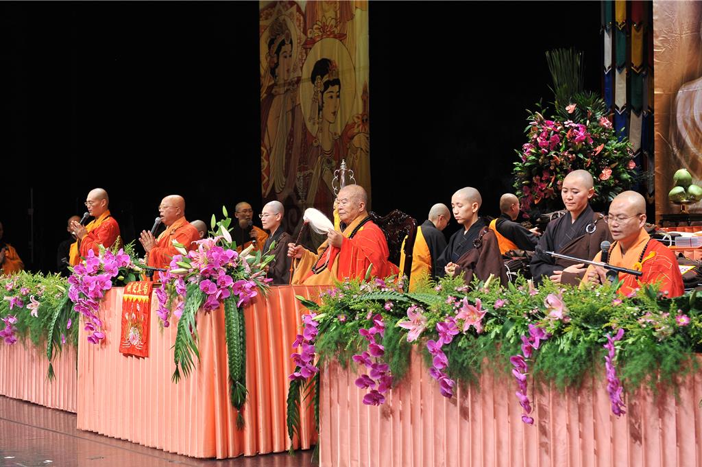 佛光山新年小巨蛋萬人法會 甘露灌頂滌熱惱 三皈五戒淨身心