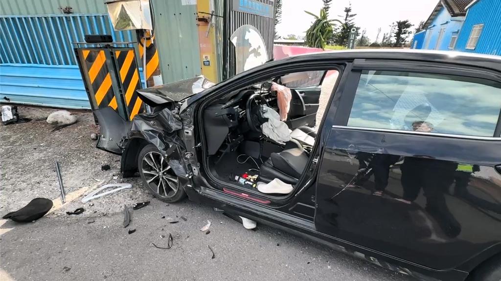 台東台11線富山段自撞電桿 女駕駛命危送醫搶救