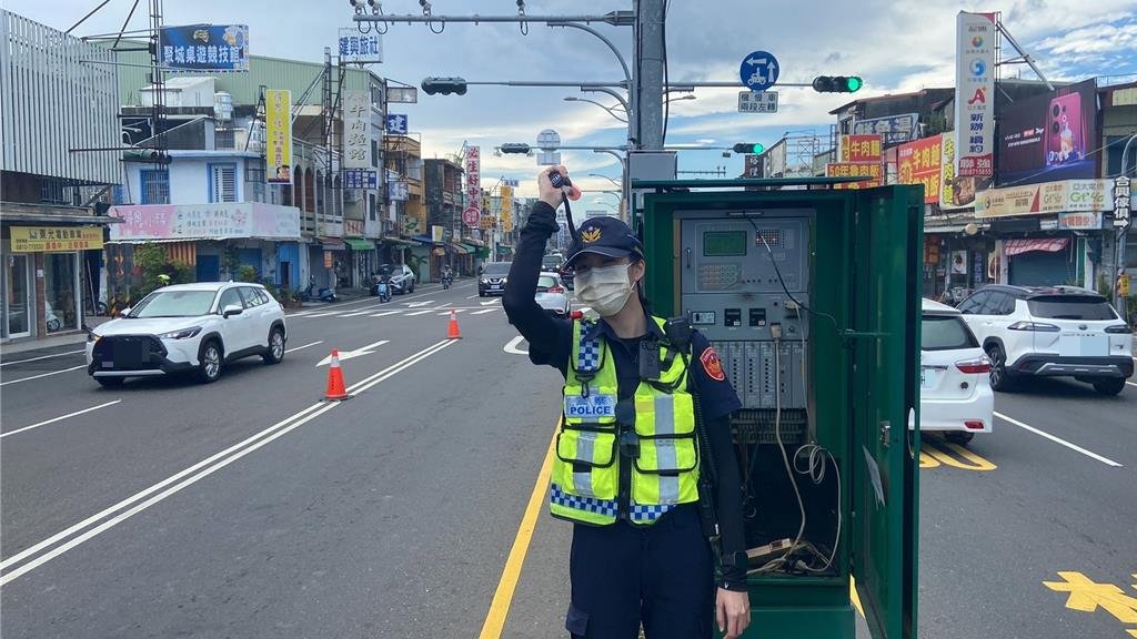 春節連假近尾聲 屏東墾丁北上車流減緩 提早啟動調撥車道