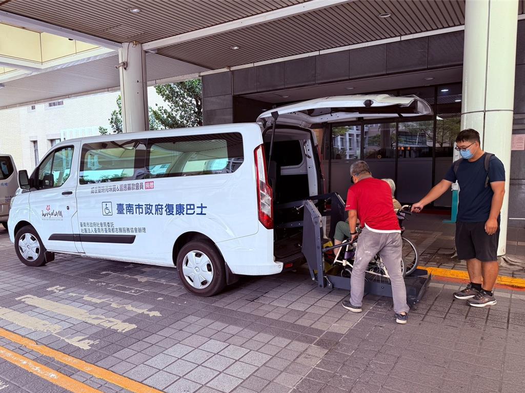 台南復康巴士春節不打烊 697趟接送、386人受惠