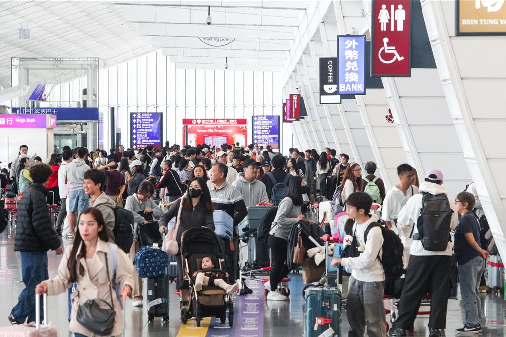 春節入境最高峰!桃機今 8.5 萬人入境 通關靠這招秒過