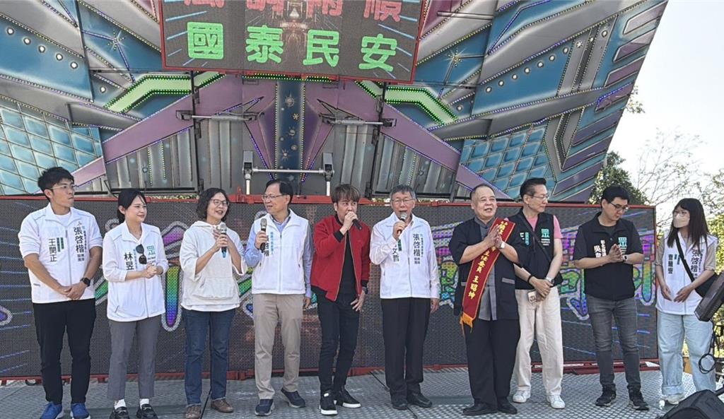 柯文哲嘉義拜年合體張啓楷 還高歌《世界第一等》