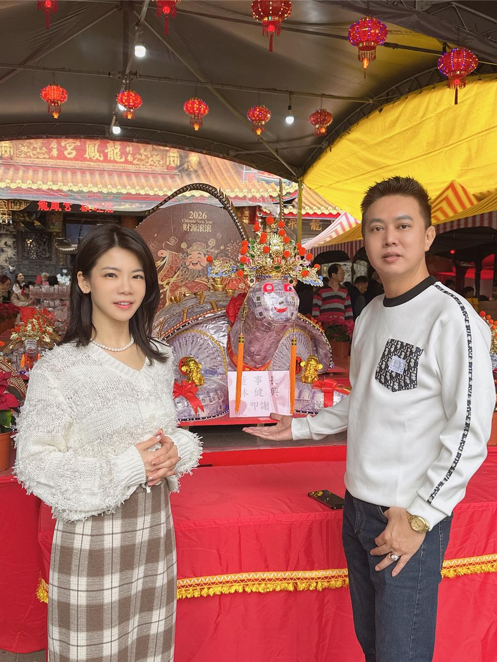 竹南龍鳳宮迎財神 日湧數萬信眾爭睹200萬金錢龜王