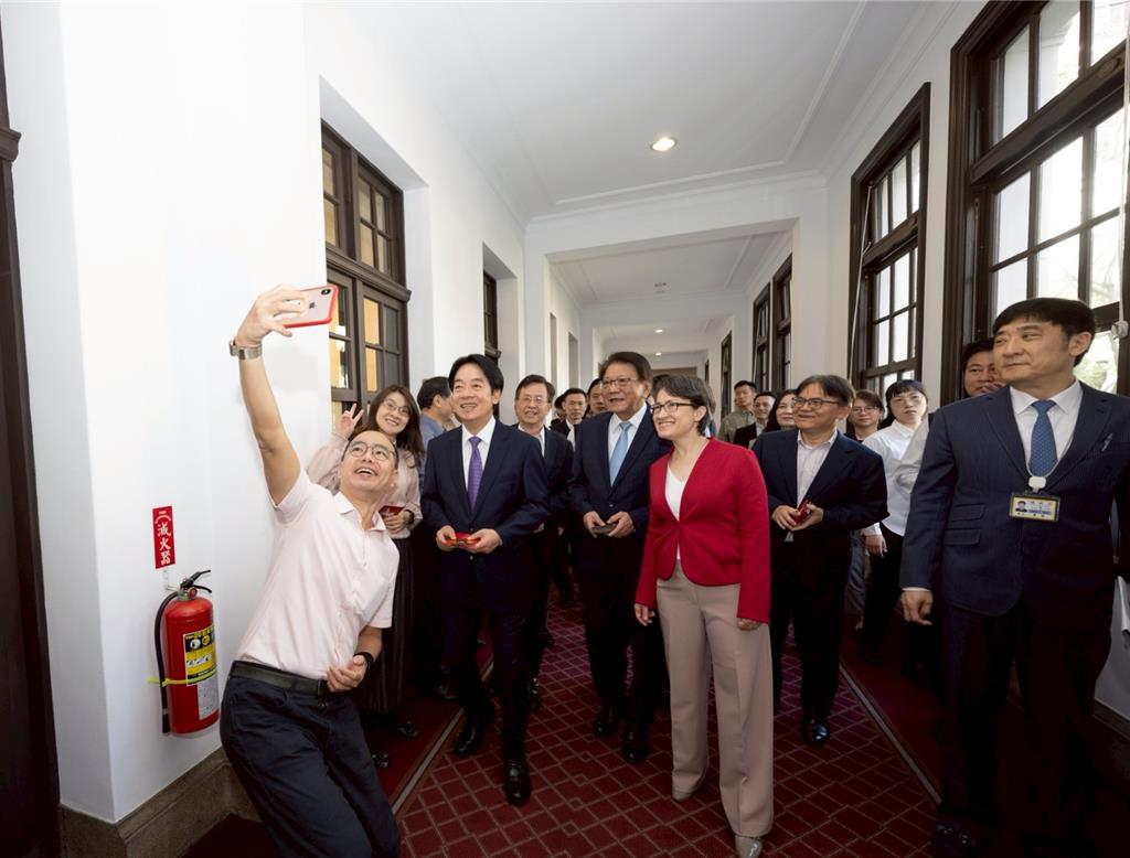 開工大吉 賴清德與蕭美琴向總統府各單位拜年